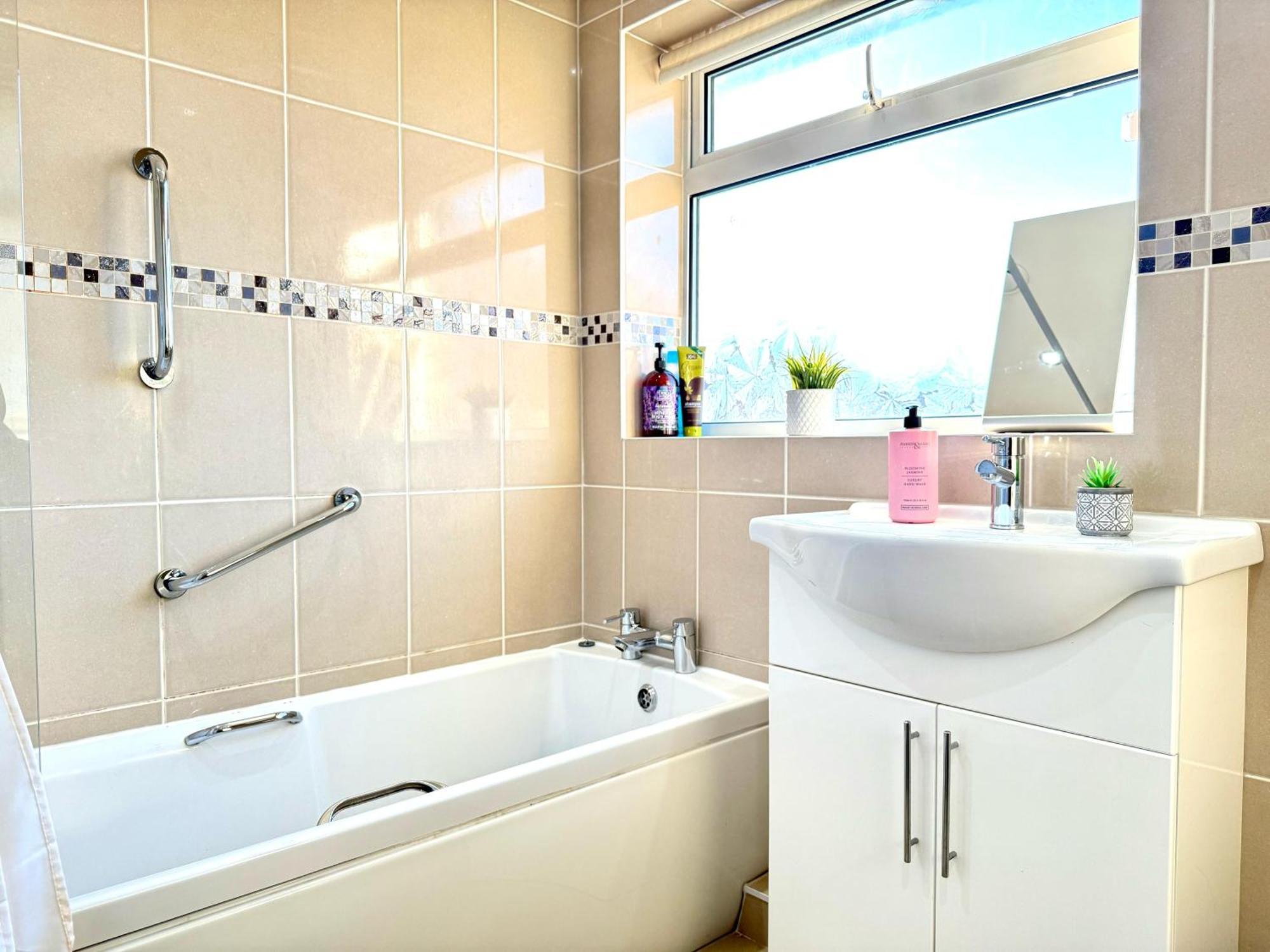 Stylish 3-Bedroom House With Garden & Free Parking'S, Prime Location With Private Garden Kidlington Exterior foto